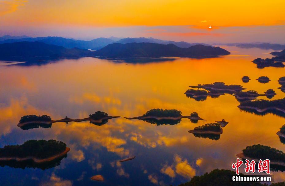 浙江杭州千岛湖绚丽晚霞美如画