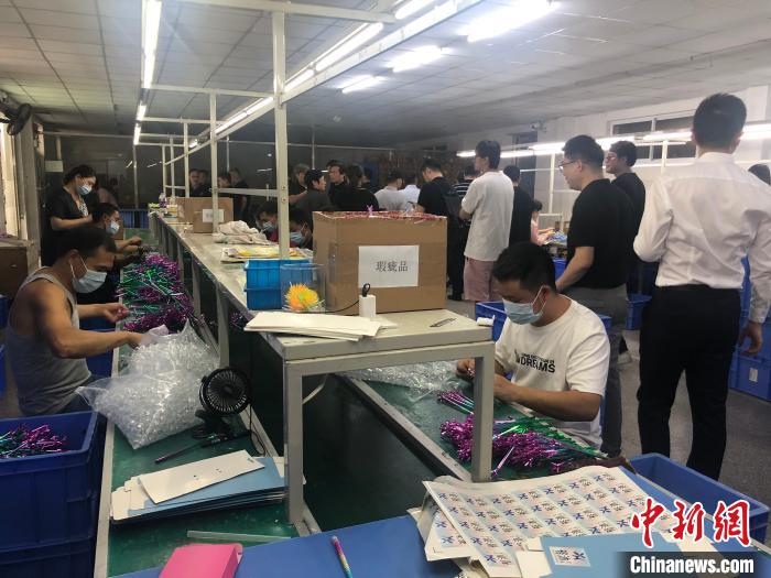 甬台青年走访宁波企业。　林波 摄