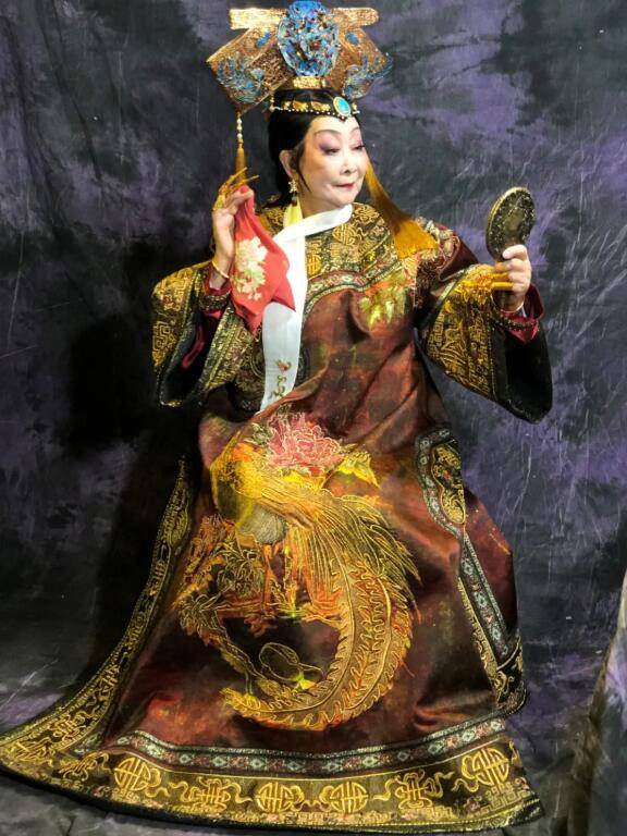 张大千泼彩《翠岭晴云》将拍卖，这幅画卢燕已珍藏多年