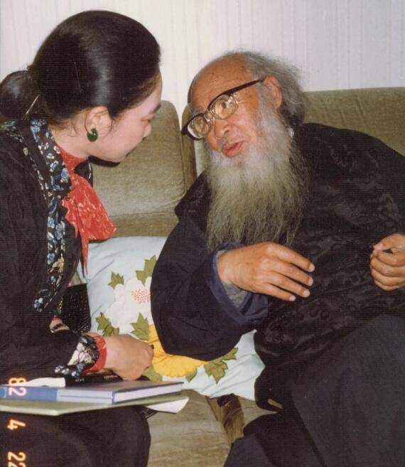 张大千泼彩《翠岭晴云》将拍卖，这幅画卢燕已珍藏多年