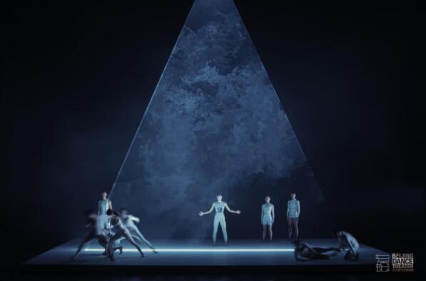 舞剧《白蛇-人间启示录》震撼开演，艺术与AI概念打造全新舞台体验