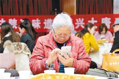 “50后”网红西安杨大姐的掌上生活