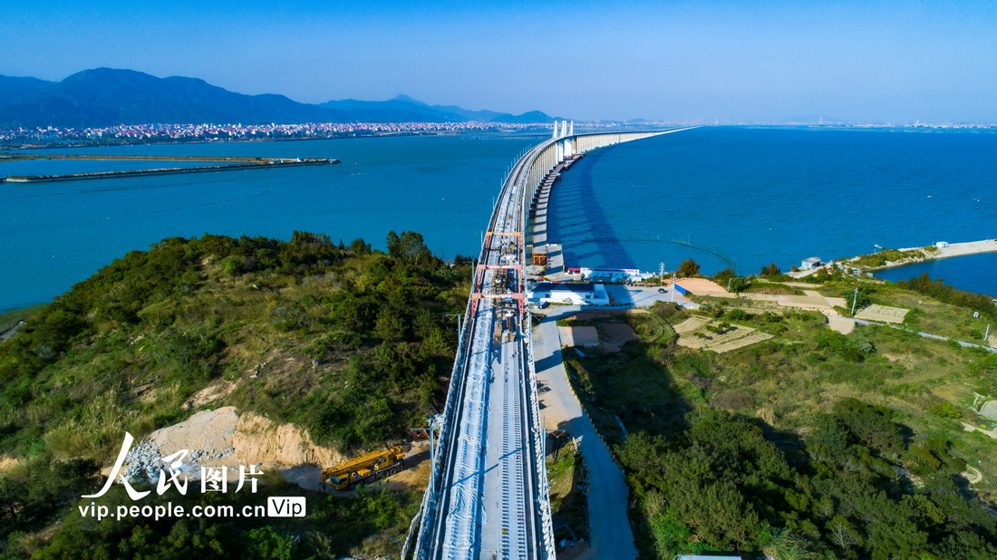 新建福厦铁路湄洲湾跨海大桥无砟轨道施工完成【2】