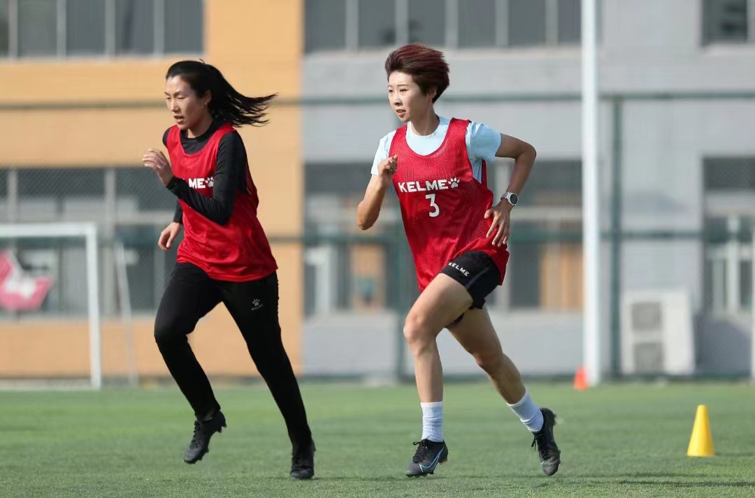 “90后”中国足球女裁判成长史