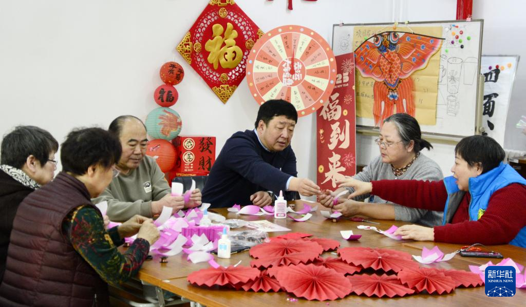 马海捷：匠心传承花灯技艺