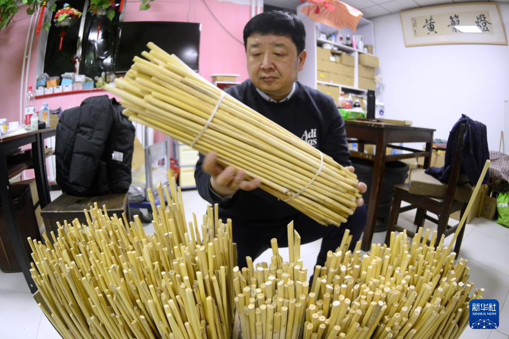 马海捷：匠心传承花灯技艺